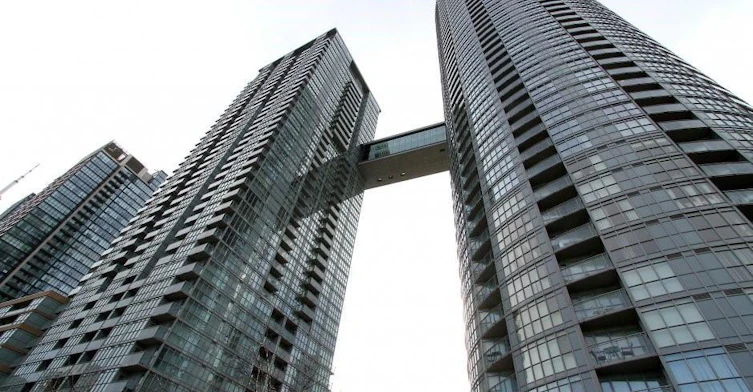 2203-15 Iceboat Terrace, Toronto, ON, M5V 4A5 - 2