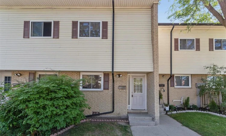 8-211 Veronica Drive