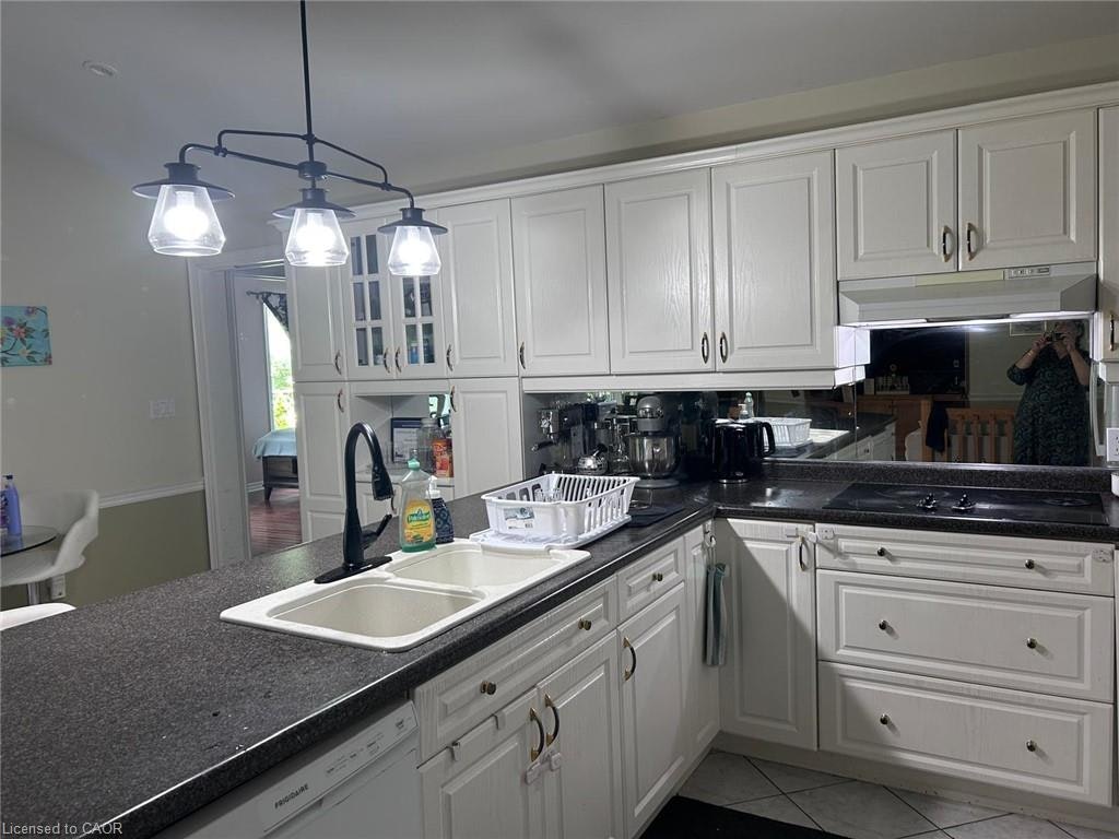 7594 Canterbury Crescent, Niagara Falls, ON, L2H 3E7 - 4