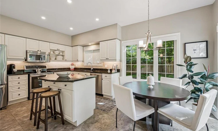 11-25 Manor Park Crescent