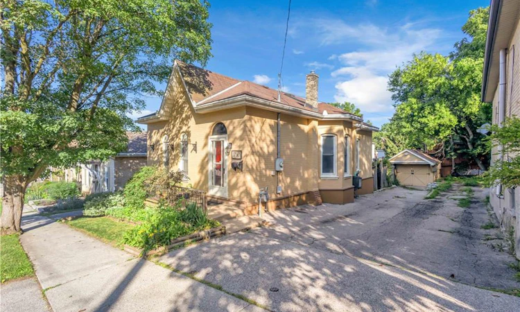 17 Scarfe Avenue