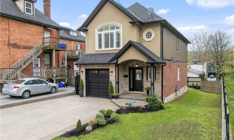 199 Hunter Street W