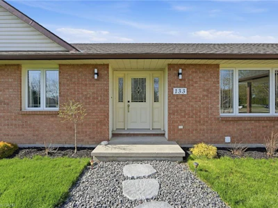 133 New Lakeshore Road - 4