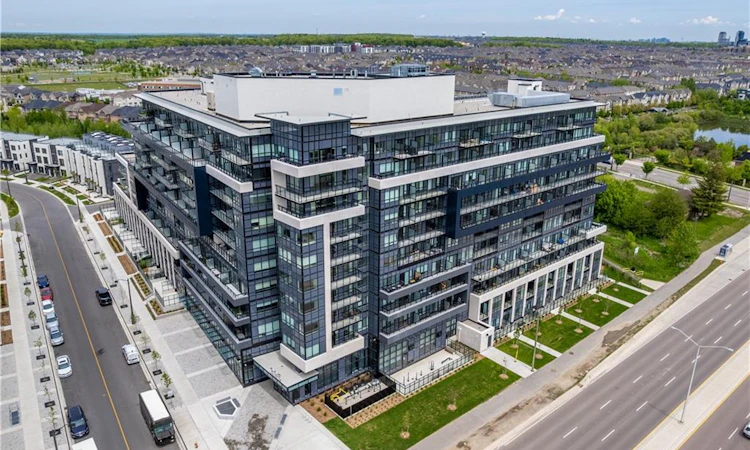 801-395 Dundas Street W
