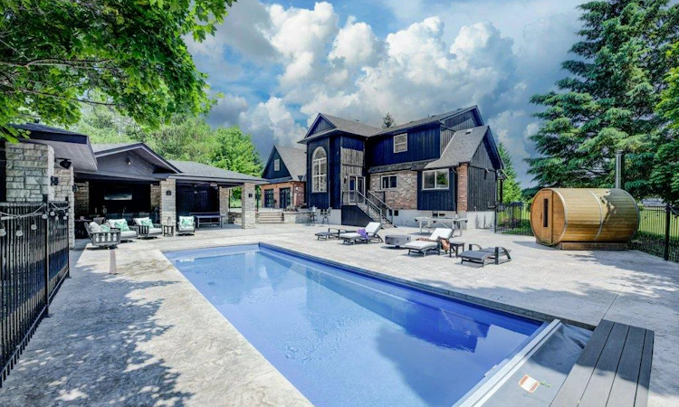 8466 Sideroad 30