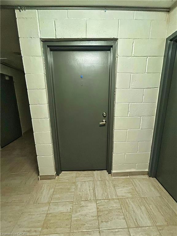 4-303 King Street N, Waterloo, ON, N2J 2Z1 - 2