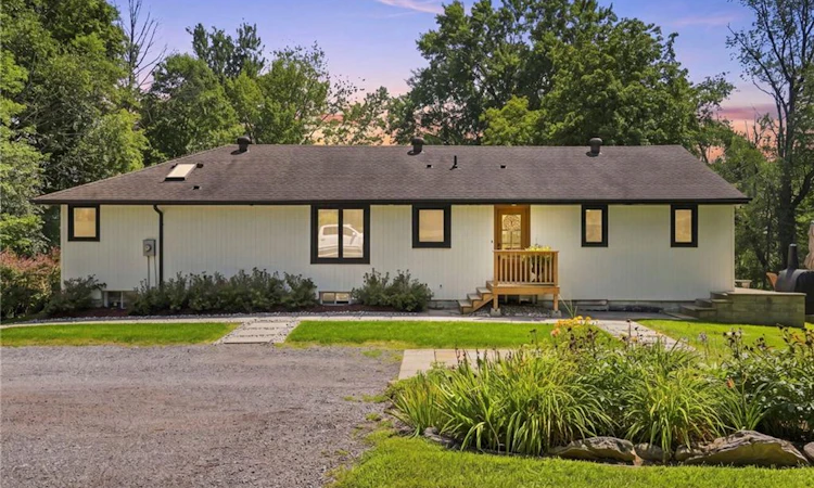 1095 Governors Road
