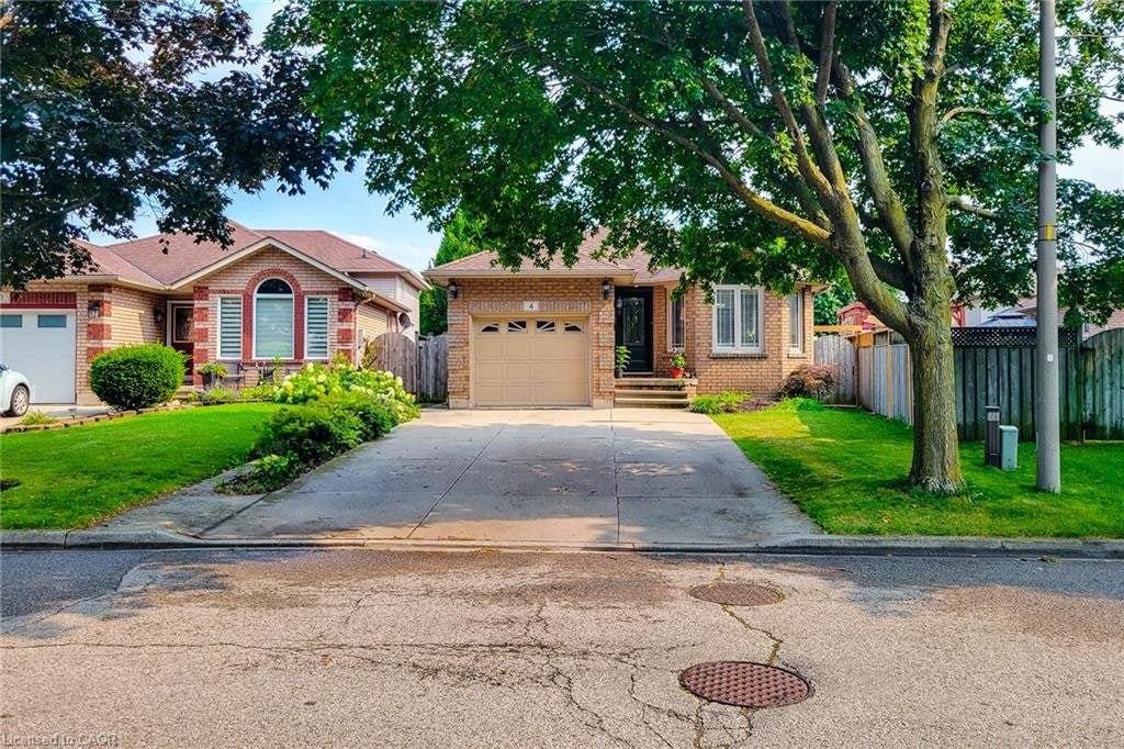 4 Treeview Court, Hamilton, ON, L8J 3R9