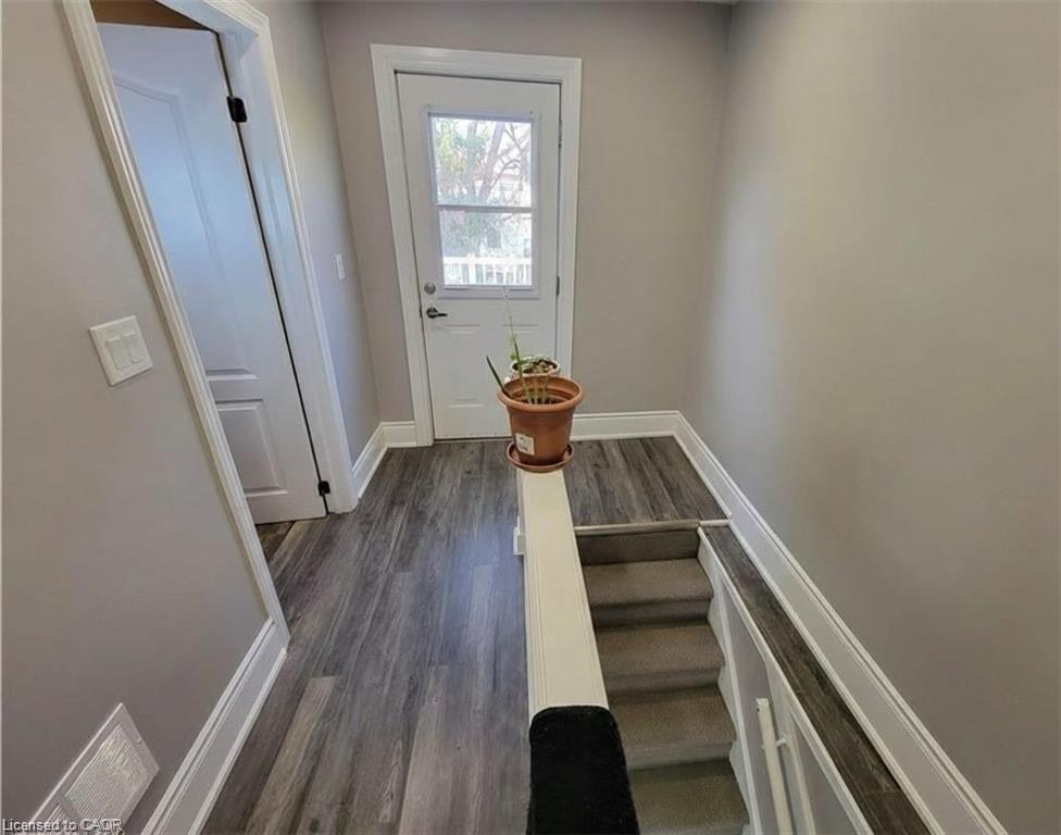 27 Belmont Avenue, Hamilton, ON, L8L 7L9 - 8
