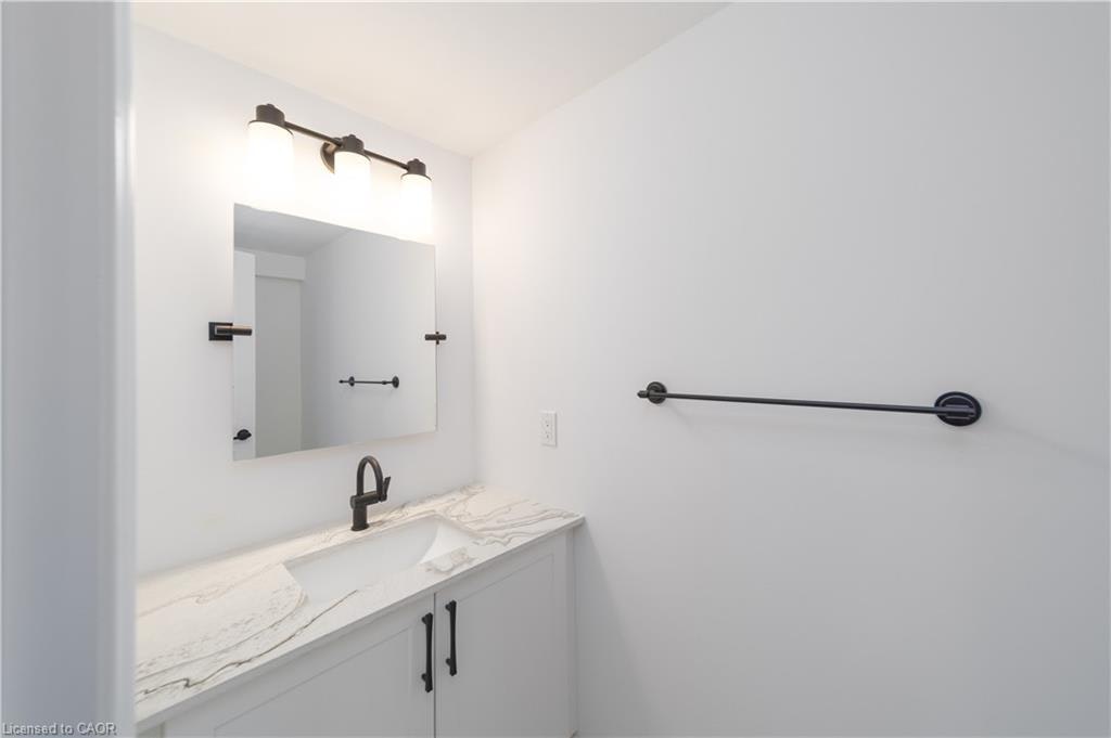 12 Hay Lane, Barrie, ON, L9J 0V5 - 4