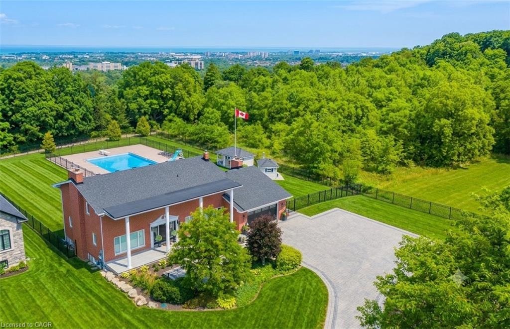 10 Azalea Court, Hamilton, ON, L8J 1K4