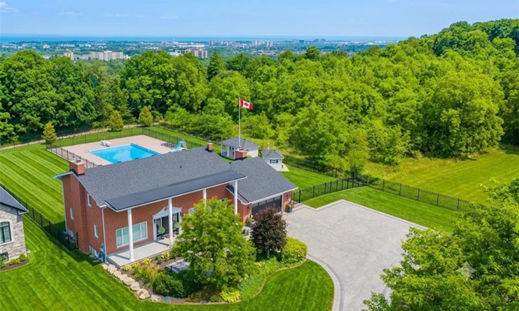 10 Azalea Court