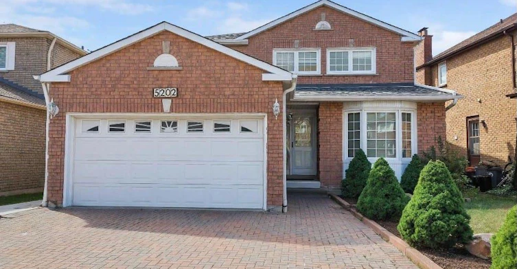 5202 Huntingfield Drive, Mississauga, ON, L5R 2L8