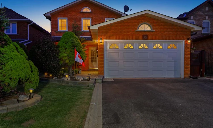 8 Cochrane Avenue
