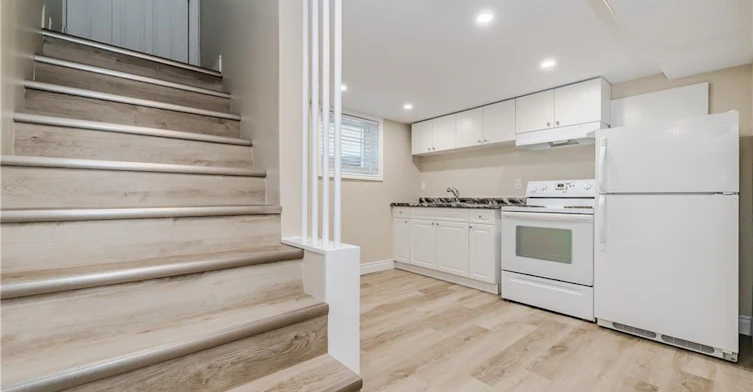 Lower-15 Edinburgh Road, Kitchener, ON, N2B 1M4 - 3
