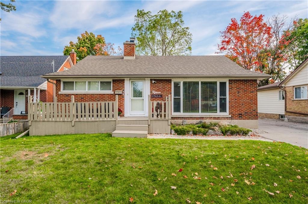 Lower-15 Edinburgh Road, Kitchener, ON, N2B 1M4