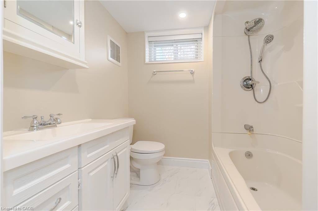 Lower-15 Edinburgh Road, Kitchener, ON, N2B 1M4 - 8