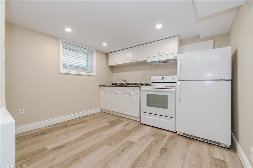 Lower-15 Edinburgh Road, Kitchener, ON, N2B 1M4 - 2