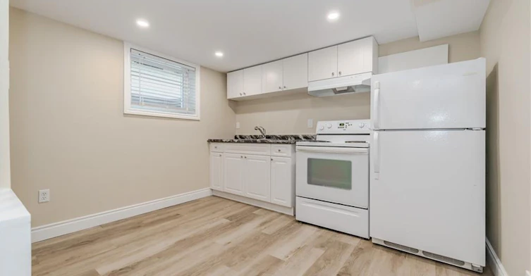 Lower-15 Edinburgh Road, Kitchener, ON, N2B 1M4 - 2