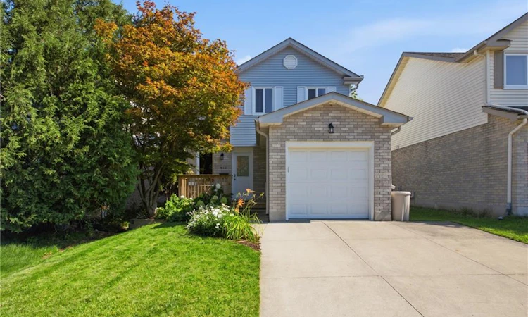 544 Drummerhill Crescent