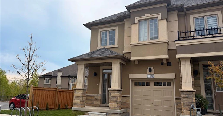 118-305 Garner Road W, Hamilton, ON, L9G 3K9