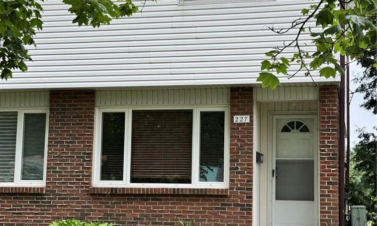 1-227 Fergus Avenue
