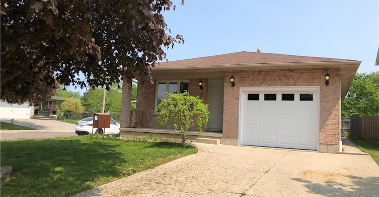 Lower-3 Lancer Court, Hamilton, ON, L9B 2B1