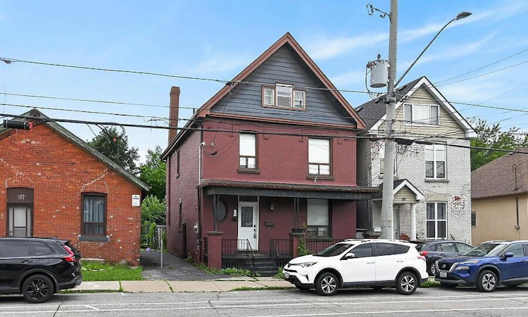 199 Bay Street N