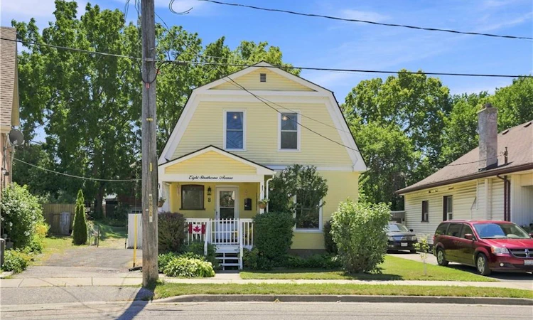 8 Strathcona Avenue