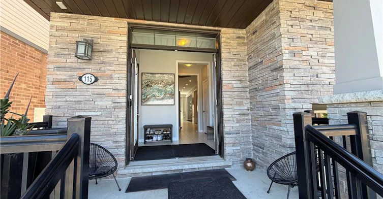 115 Pagebrook Crescent, Hamilton, ON, L8J 0K7 - 2