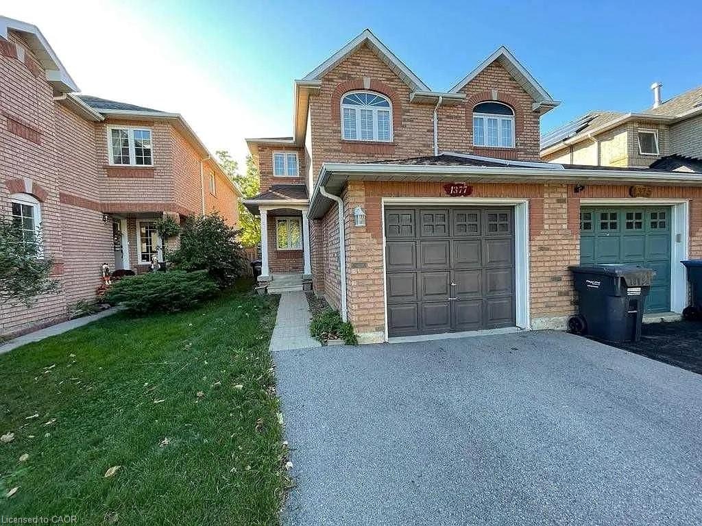 1377 Inuit Trail, Mississauga, ON, L5N 7R8