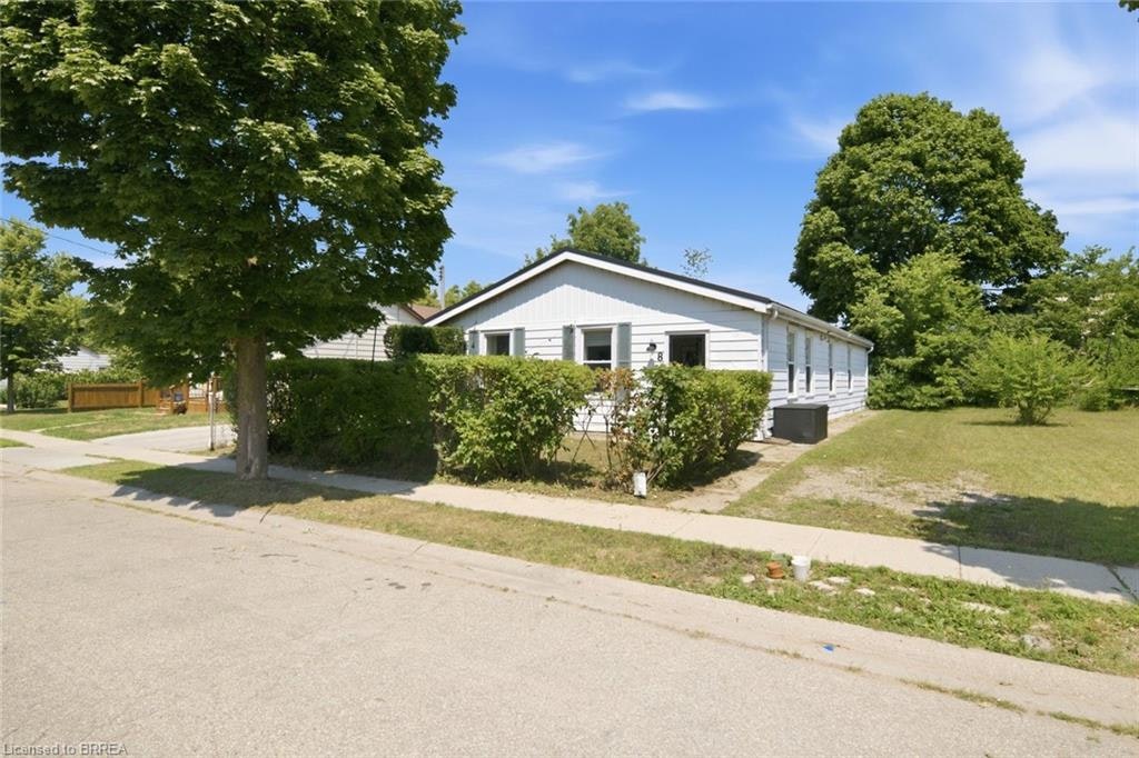 8 Russell Street, Brantford, ON, N3R 1Y7