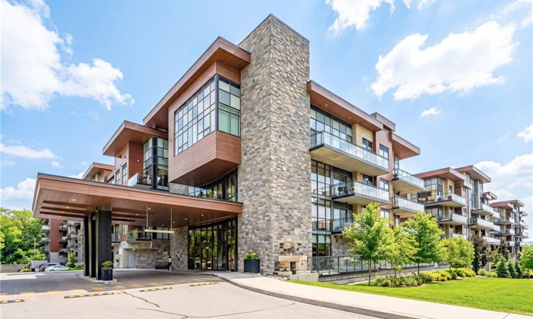 GR26-1575 Lakeshore Road W