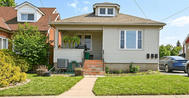 Front Unit-66 Queen Street S, Thorold, ON, L2V 3N5