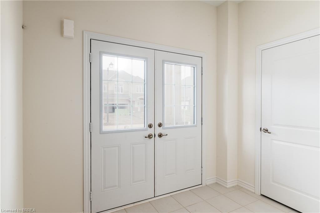 33 Dennis Avenue, Brantford, ON, N3V 0B9 - 3