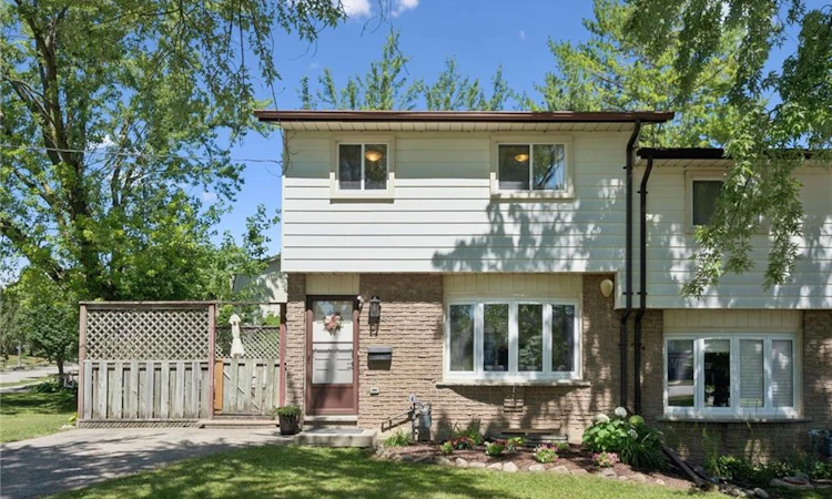 A-54 Ellis Crescent