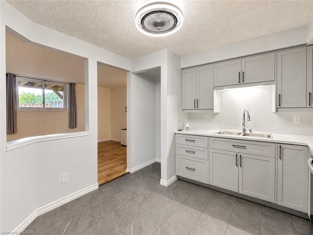 402-266 Overlea Drive, Kitchener, ON, N2M 5N2 - 4
