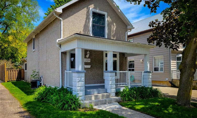 319 King Street W