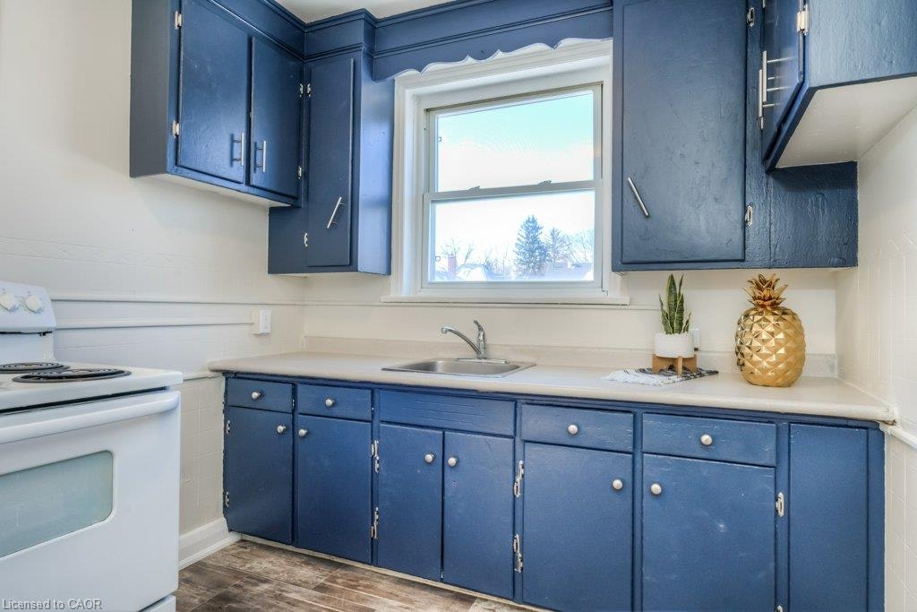 10-141 Chapel Street, Kitchener, ON, N2H 2T6 - 17