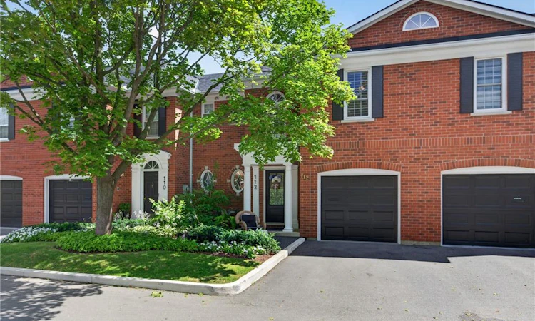 112 Fairwood Place W