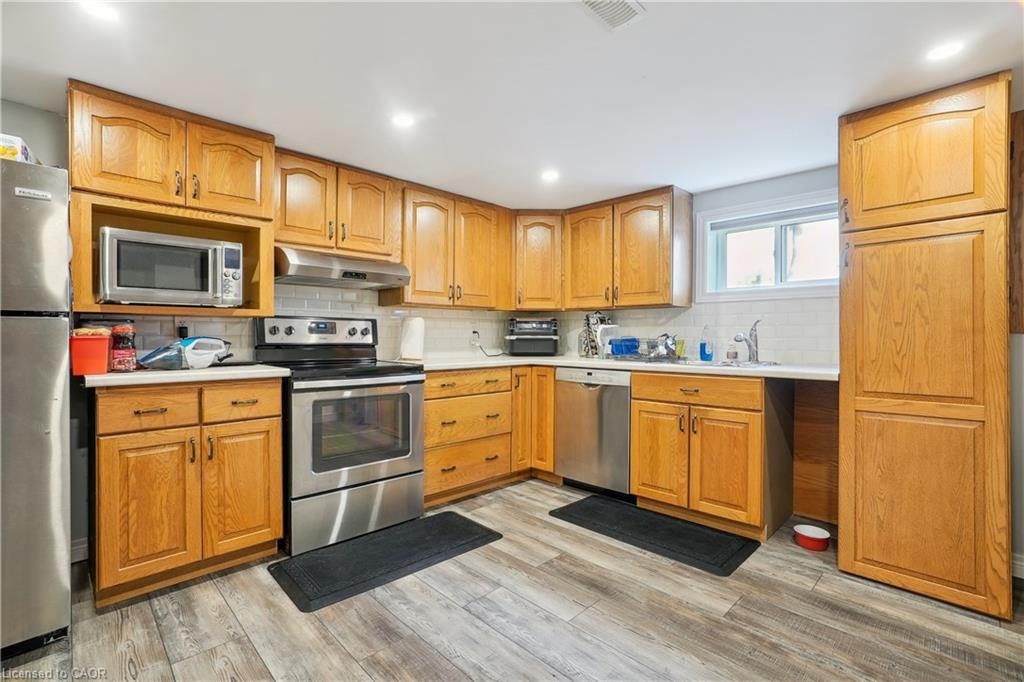Lower-13 Beaucourt Place, Hamilton, ON, L8S 2P8 - 8