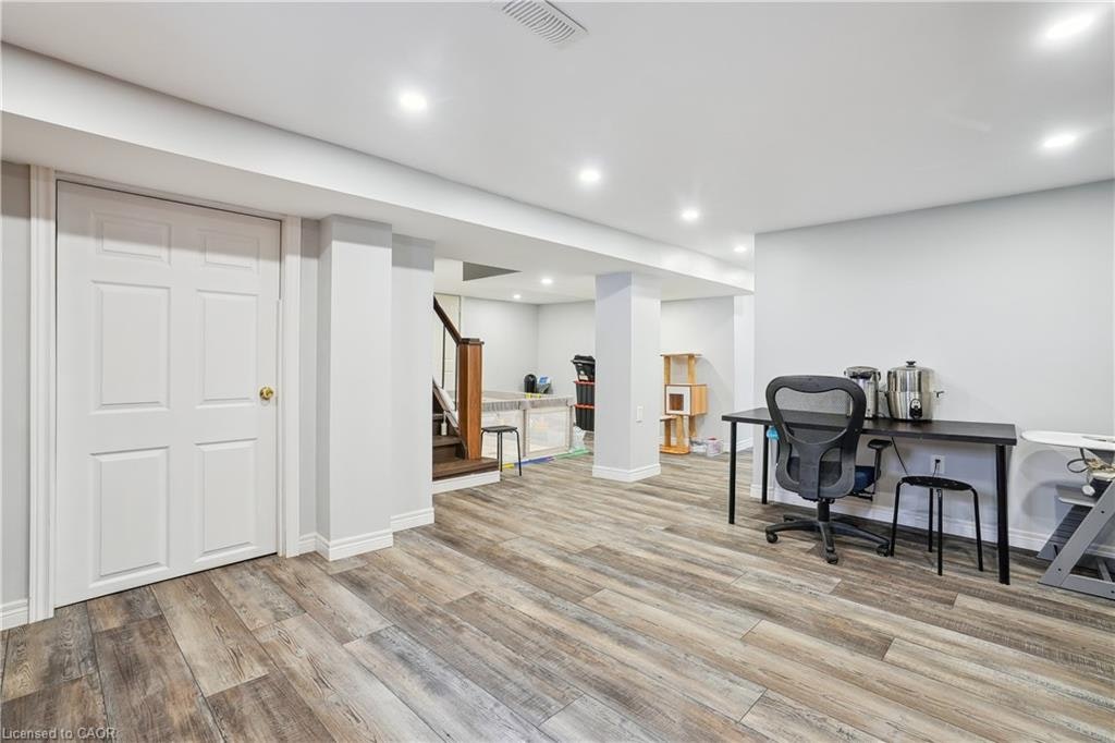 Lower-13 Beaucourt Place, Hamilton, ON, L8S 2P8 - 11