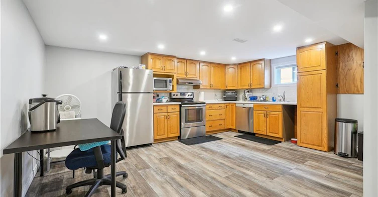 Lower-13 Beaucourt Place, Hamilton, ON, L8S 2P8 - 7