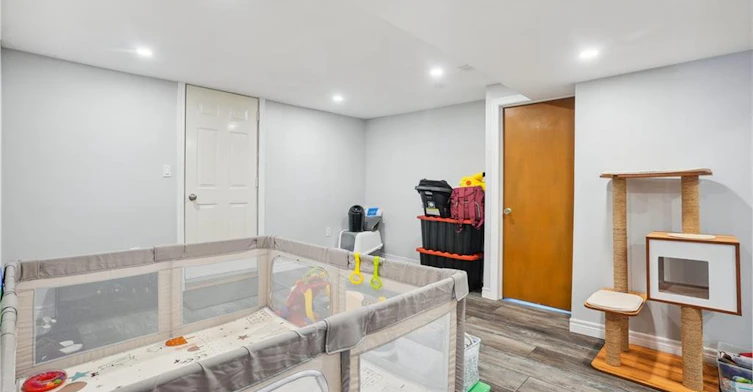 Lower-13 Beaucourt Place, Hamilton, ON, L8S 2P8 - 6