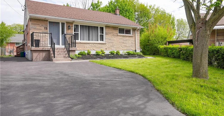Lower-13 Beaucourt Place, Hamilton, ON, L8S 2P8 - 2