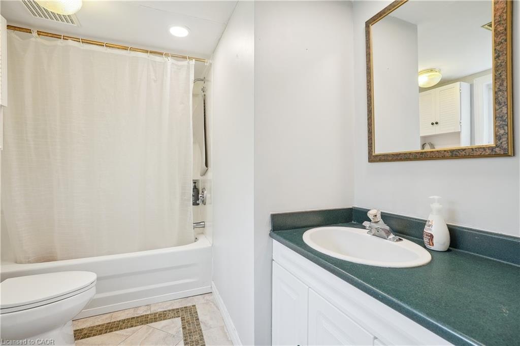 Lower-13 Beaucourt Place, Hamilton, ON, L8S 2P8 - 16