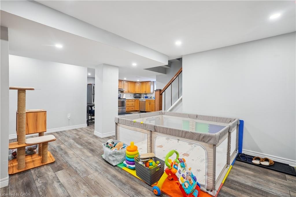 Lower-13 Beaucourt Place, Hamilton, ON, L8S 2P8 - 4
