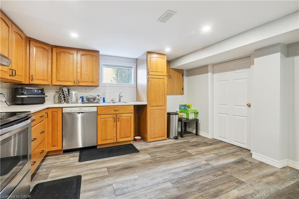 Lower-13 Beaucourt Place, Hamilton, ON, L8S 2P8 - 9