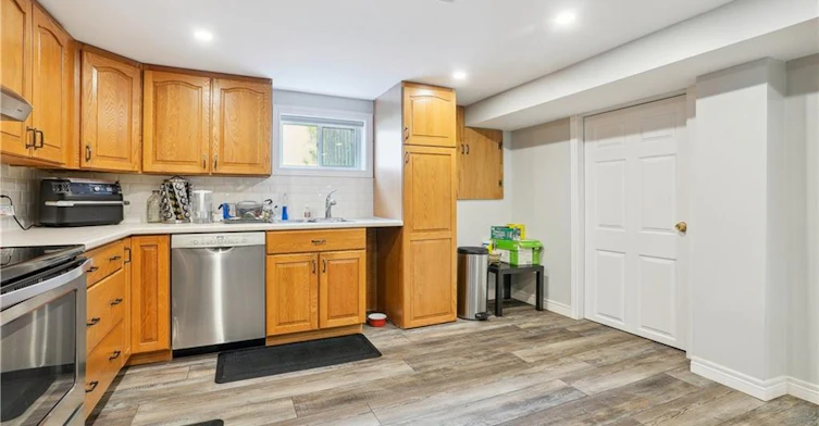 Lower-13 Beaucourt Place, Hamilton, ON, L8S 2P8 - 9