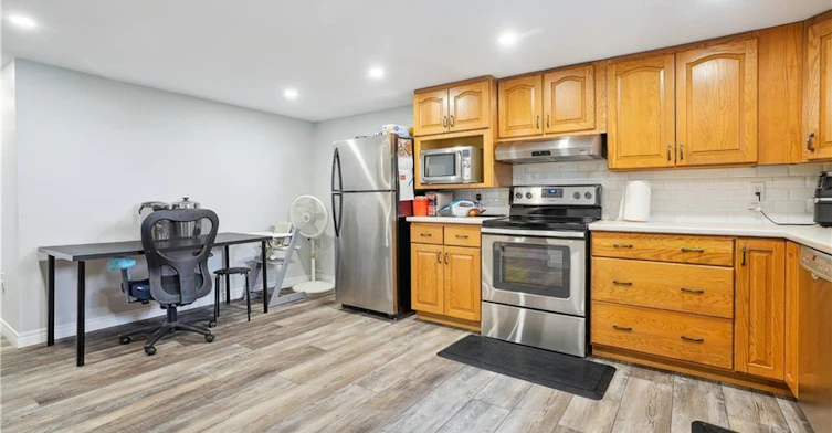 Lower-13 Beaucourt Place, Hamilton, ON, L8S 2P8 - 10